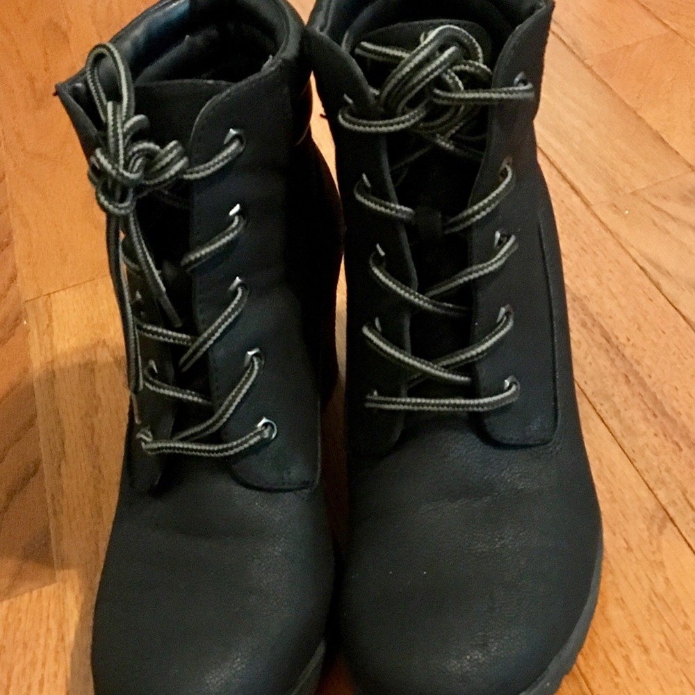 Cute n’ comfy wedge booties by Sophie 17 - Picture 4 of 9